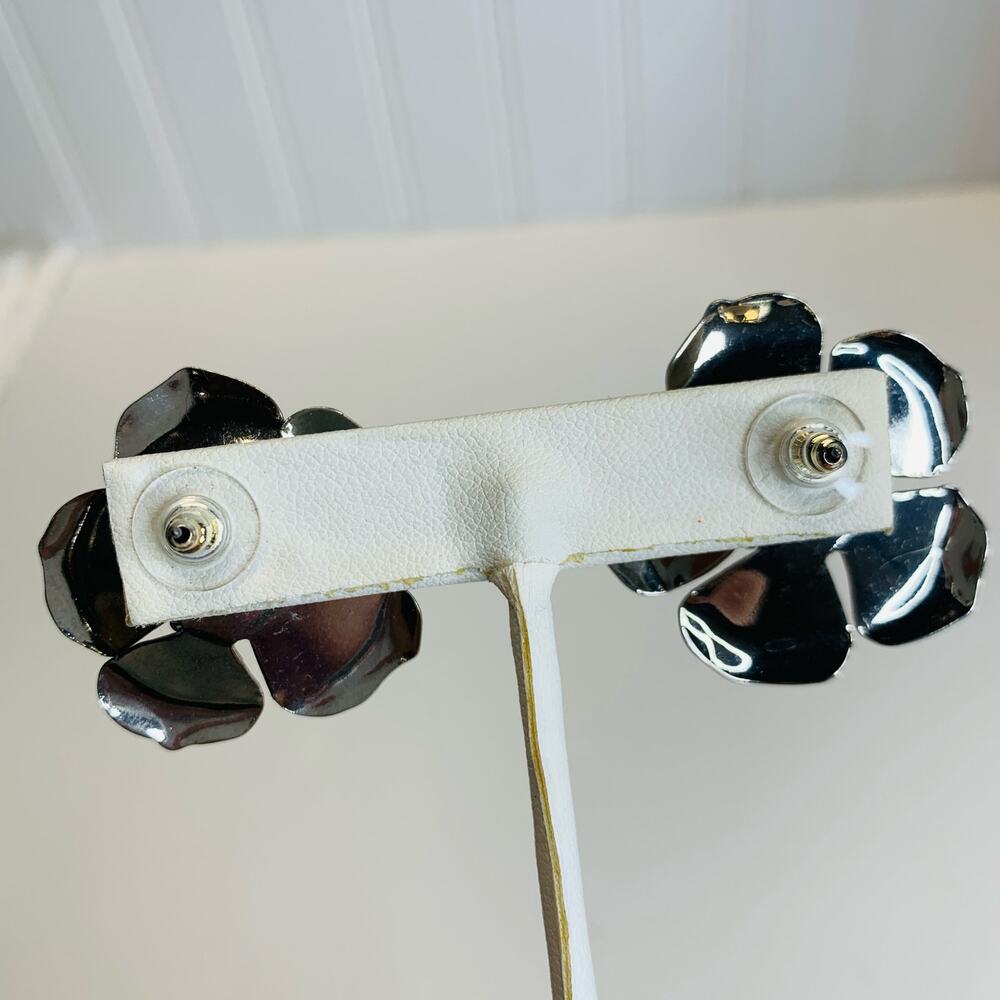 Black Enamel Earrings Pearl Center 1.5" diameter - Picture 4 of 5